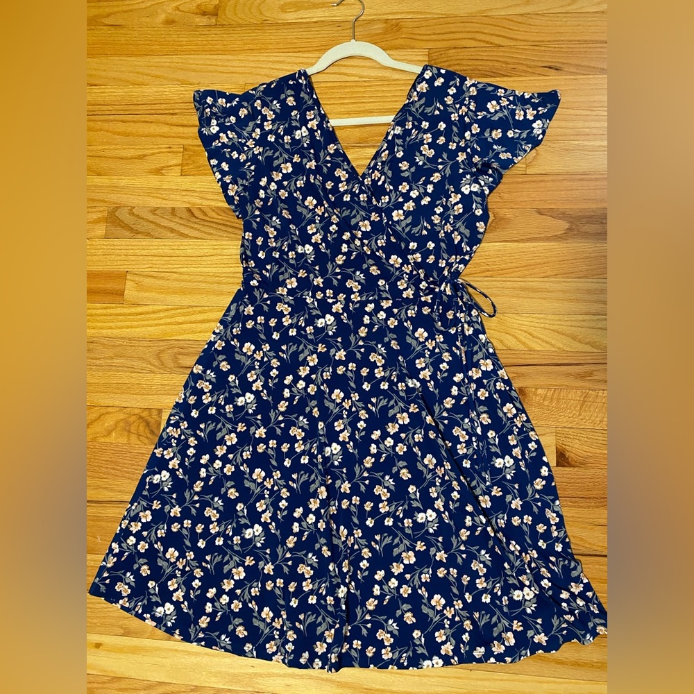 NWT faux wrap navy floral dress